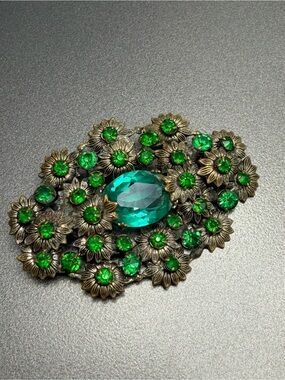 Vintage Emerald Green Czech Glass Brooch #cz136